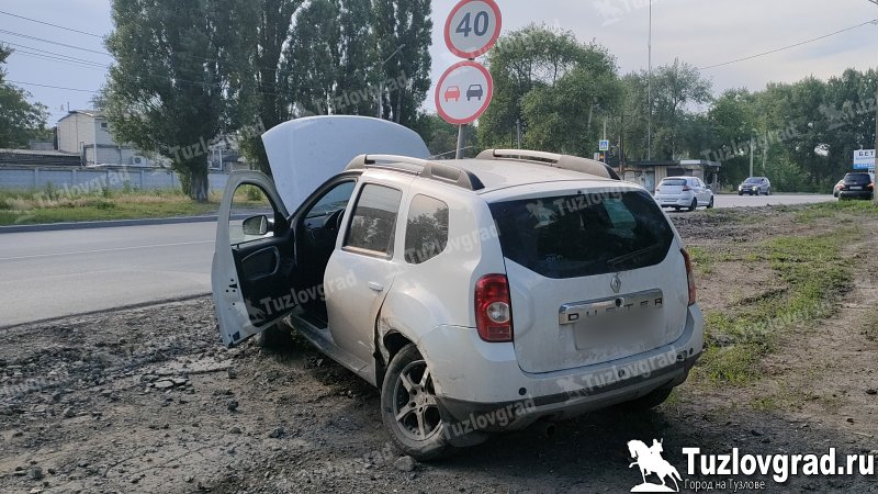 В Новочеркасске водитель «Приоры» выскочил на встречную полосу и столкнулся с кроссовером
