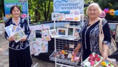 В Новочеркасске провели выставку творческих работ пенсионеров и детей