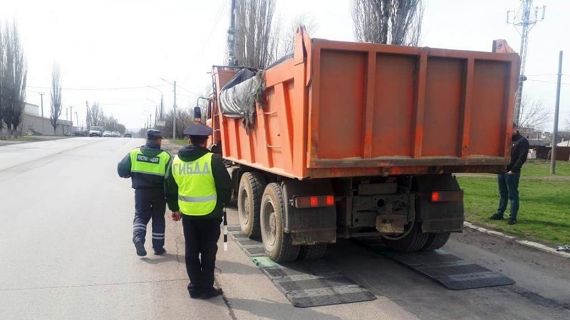 В Новочеркасске владельца грузовика оштрафовали за перегруз на 250 тысяч рублей