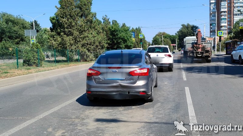 В Новочеркасске пьяный водитель врезался в стоящие на светофоре машины, подрался с потерпевшими и скрылся с места ДТП, видео