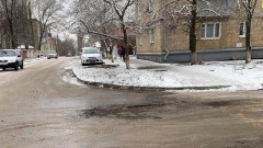 В Новочеркасске начали временный зимний ямочный ремонт дорог