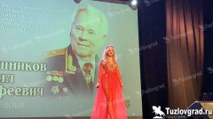 Певица из Новочеркасска победила на конкурсе к 100-летнему юбилею со дня рождения Михаила Калашникова