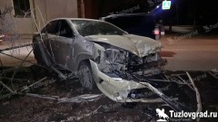 В Новочеркасске пьяный водитель врезался в металлический забор