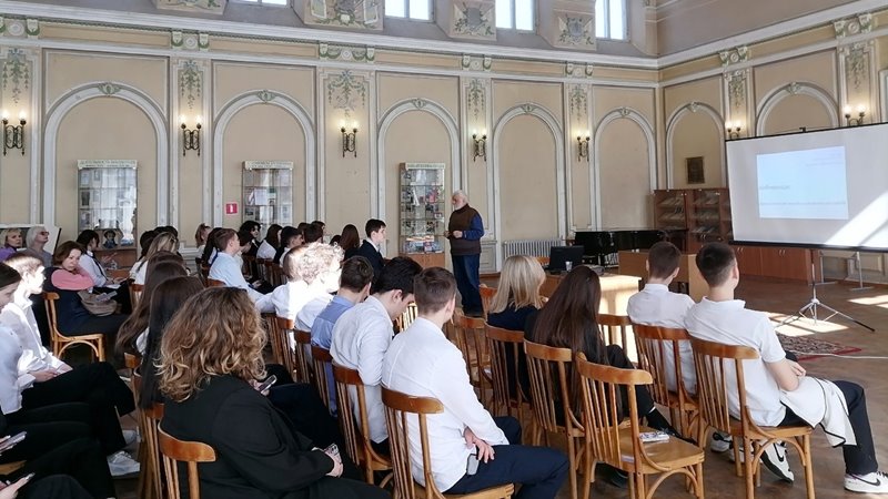 В Новочеркасске в городской детской библиотеке школьникам рассказали о малоизвестных событиях в истории города