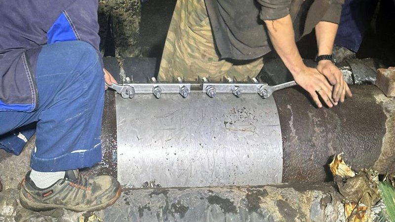 В Новочеркасске в мкр Молодежном так и не смогли запустить отопление - авария на магистральной трубе