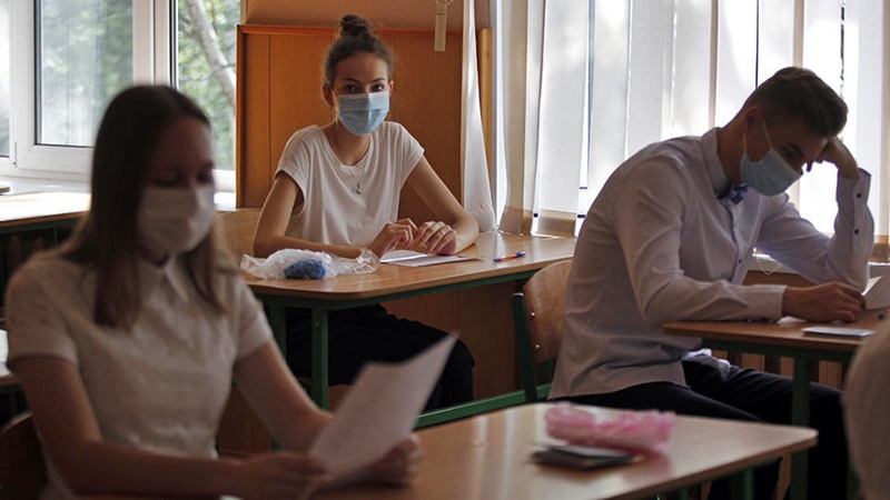 В новом учебном году студентов и преподавателей российских вузов обяжут носить маски