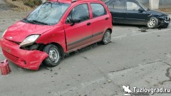 В Новочеркасске водитель иномарки столкнулась с другой машиной при повороте налево