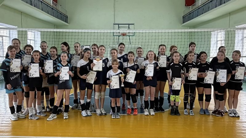 Команда Новочеркасска стала победителем новогоднего турнира по волейболу в Новошахтинске