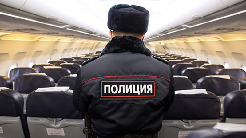 В аэропорту под Новочеркасском полицейские задержали пьяного пассажира