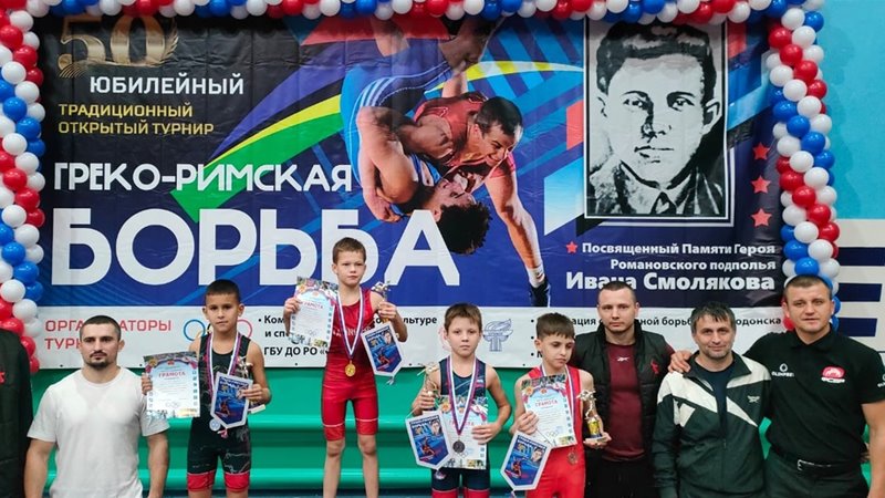 Новочеркасские спортсмены победили на турнире по греко-римской борьбе