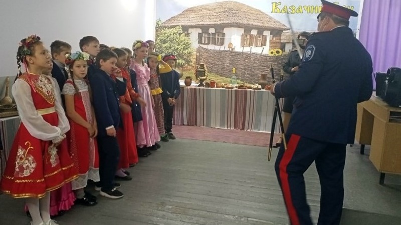 Новочеркасским школьникам провели урок казачьей культуры и быта