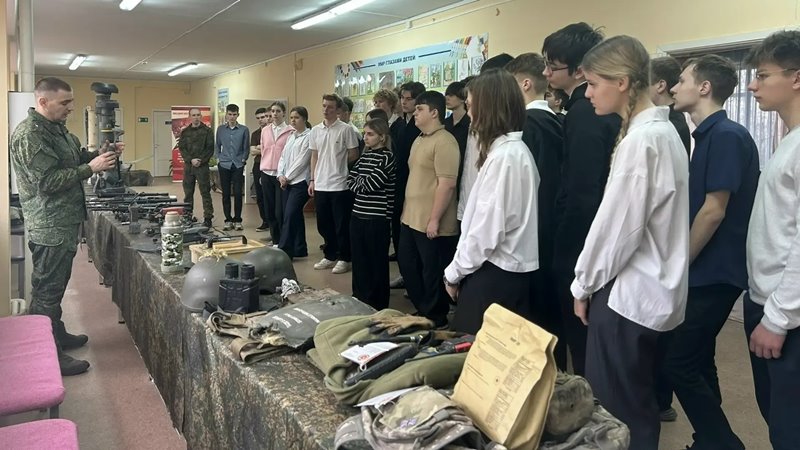 Новочеркасские школьники увидели уникальные трофеи СВО