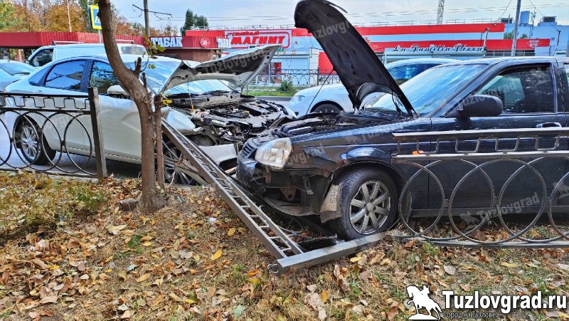 В Новочеркасске водитель ВАЗа выехал на встречную полосу и устроил лобовое столкновение