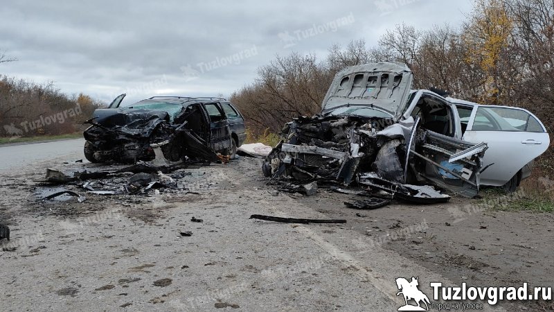 На трассе под Новочеркасском в лобовом ДТП погиб 1 человек, 5 пострадали, включая двоих маленьких детей