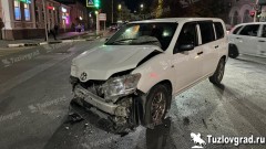 В Новочеркасске водитель проскочил на перекрестке на красный и устроил ДТП