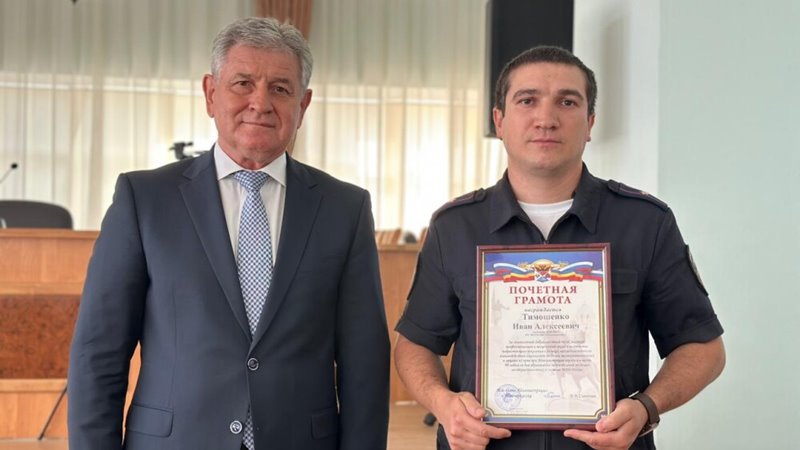 Двое новочеркасских полицейских отмечены почетными грамотами администрации города