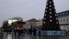 В Новочеркасске открыли главную новогоднюю елку города