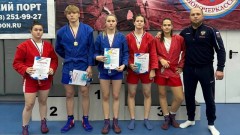 Самбисты из Новочеркасска показали высокие результаты на домашнем областном турнире