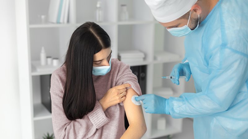 В поликлиниках Новочеркасска работают пункты вакцинации от гриппа