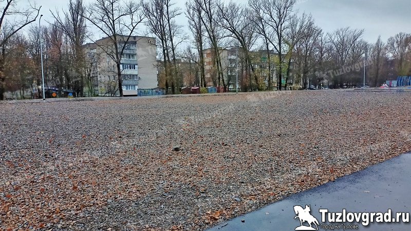На школьном стадионе в Новочеркасске завершена подготовка основания для укладки искусственного покрытия