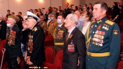 В Новочеркасске поздравили ветеранов с предстоящим Днем Победы и возложили цветы к городским мемориалам