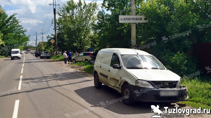 В Новочеркасске лихач на ВАЗе устроил массовое ДТП на улице Сарматской