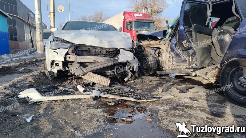 В Новочеркасске водитель попал в реанимацию, устроив «шашки» на оживленной улице