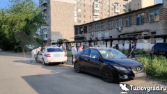 В Новочеркасске пьяный водитель протаранил припаркованную иномарку, но уехать с места ДТП не смог