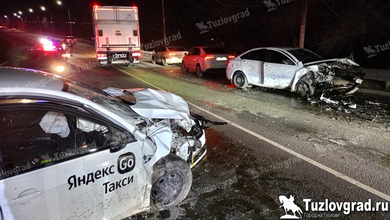 В Новочеркасске в лобовом ДТП травмы получили три человека, видео
