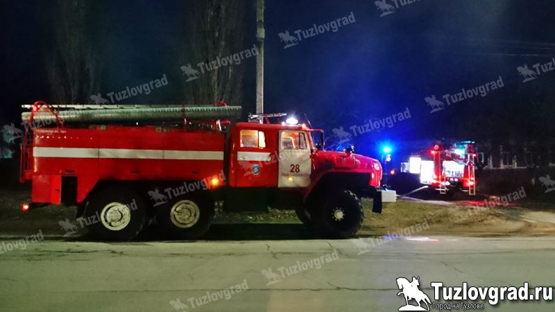 В Новочеркасске на проспекте Ермака сгорел дом