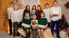В Новогодние праздники жители Новочеркасска могут пригласить к себе в семьи детей, оставшихся без попечения родителей