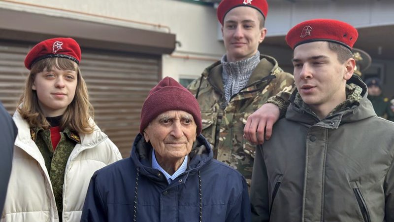 В Новочеркасске поздравили со 100-летним юбилеем участника Великой Отечественной войны Вартана Харагезяна