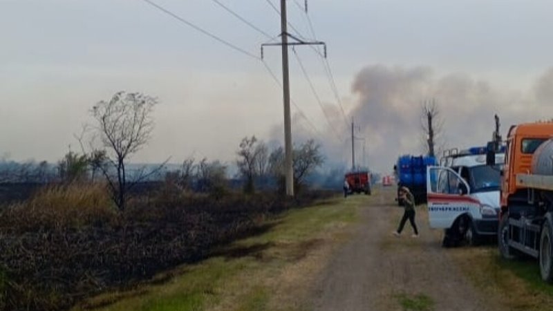 В Новочеркасске произошел ландшафтный пожар