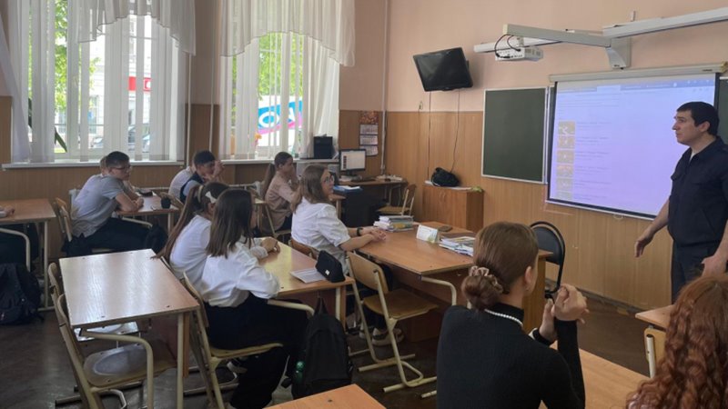 В Новочеркасске полицейские проводят для школьников профилактические мероприятия «Твой выбор»